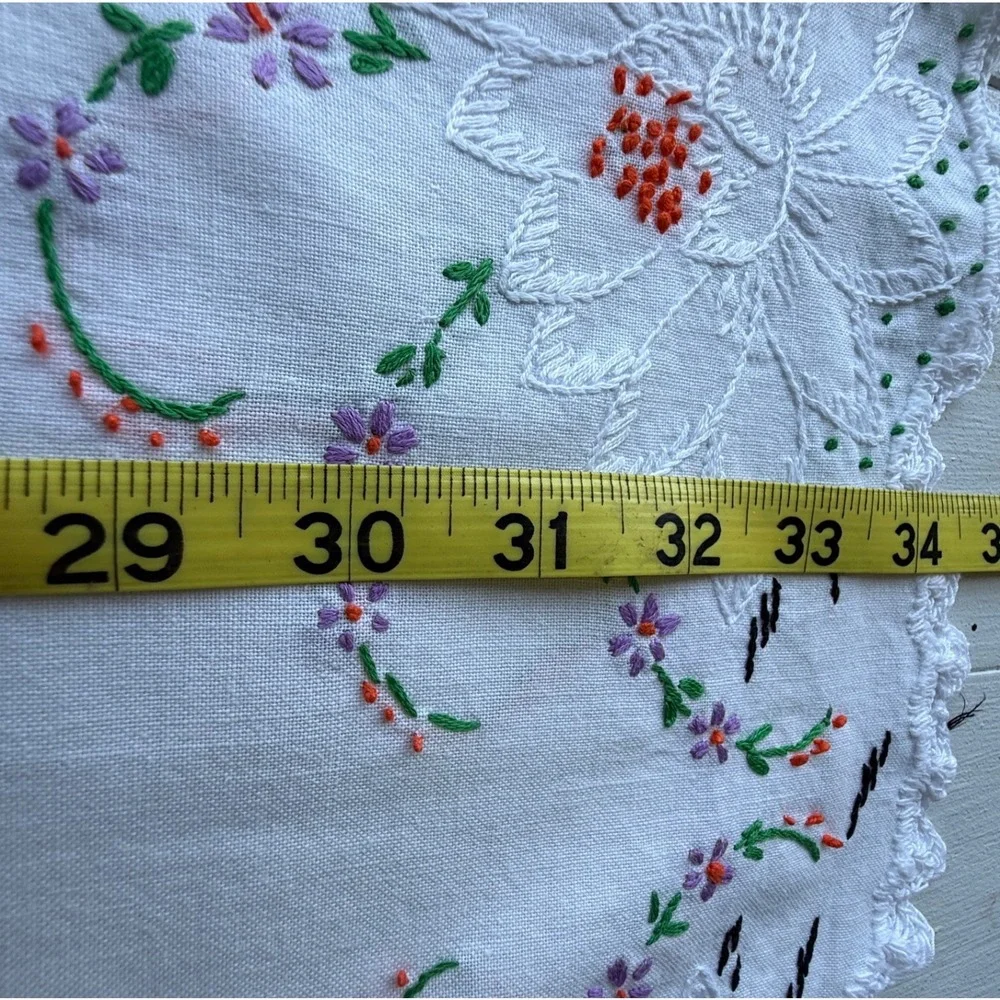 Vintage White Hand Embroidered Floral Table Runner Scalloped Edge 16x34